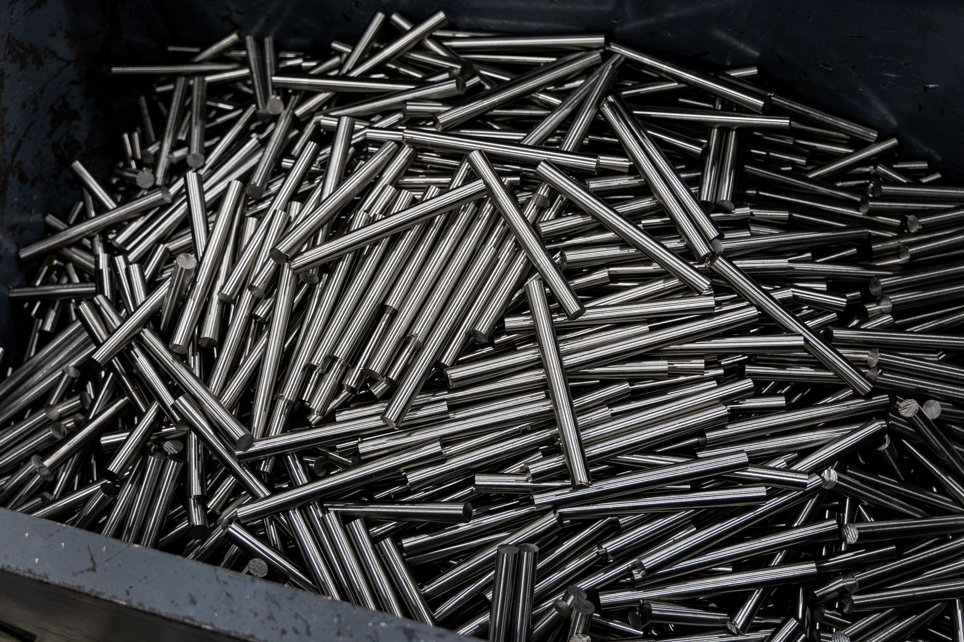 Does Titanium Contain Heavy Metals? Safety, Alloys, and Leaching Explained