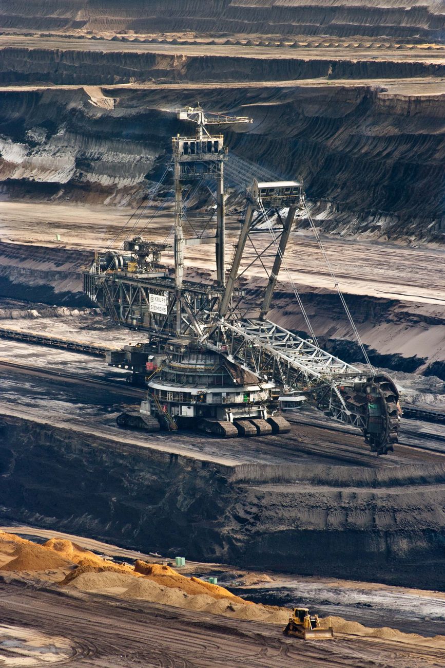 How Titanium Is Mined: From Ilmenite and Rutile to Metal — Methods, Processing and Environmental Impacts